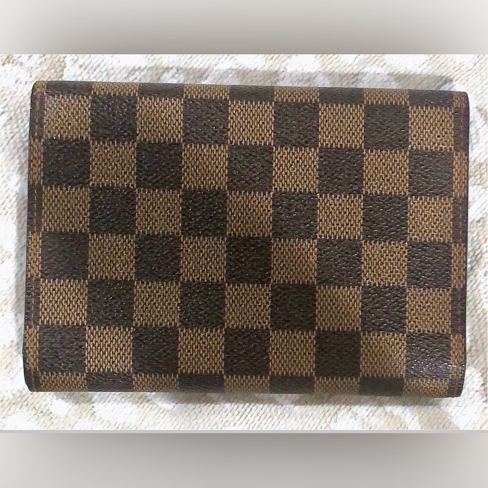 LOUIS VUITTON
Damier Ebene Alexandra Wallet - Picture 3 of 17